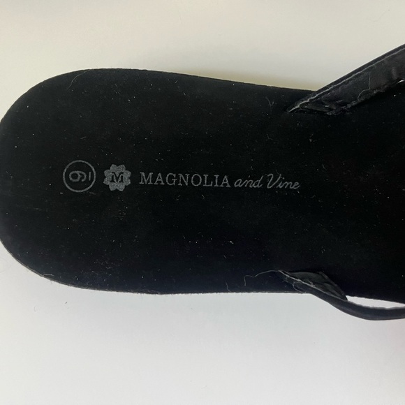 Magnolia & Vine flat sandals with snap-on charms - Picture 6 of 10